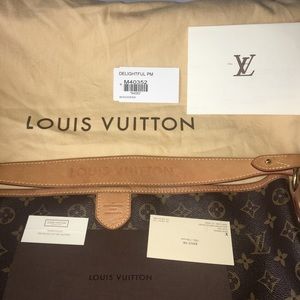 Authentic Louis Vuitton shoulder bag.